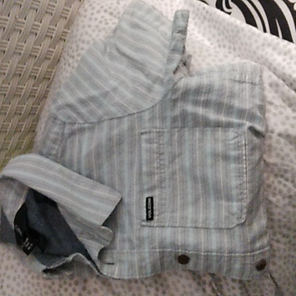 Boys size 10 Volcom button up shirt - Picture 5 of 5